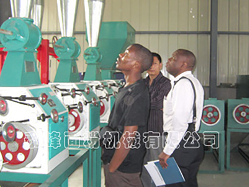 剛果客戶參觀生產(chǎn)設(shè)備